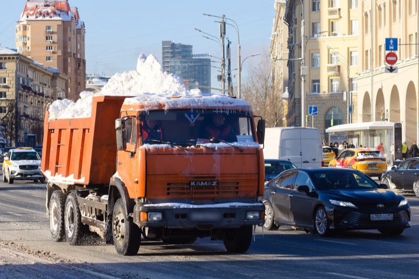 Самосвал грузоподъёмностью 20 и 30 тонн для вывоза снега